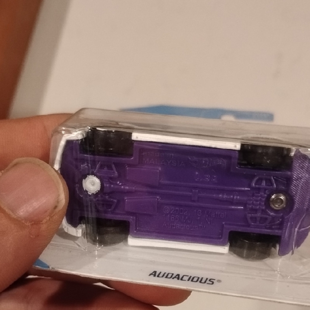 Mattel Hot Wheels Audacious White and Black Car - Picture 7 of 8